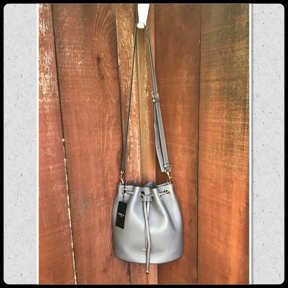 ❌SOLD❌Furla Vitello bucket bag - Picture 4 of 9